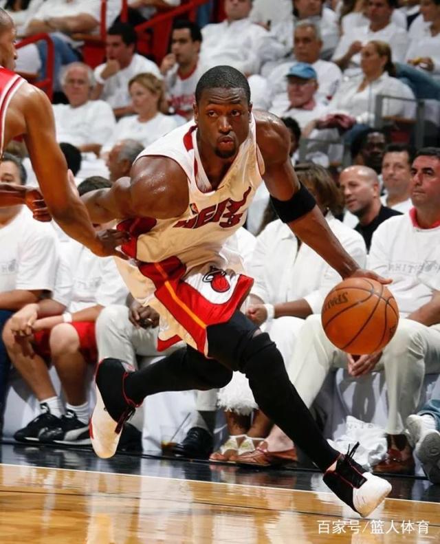 行为受到重 行为受到重